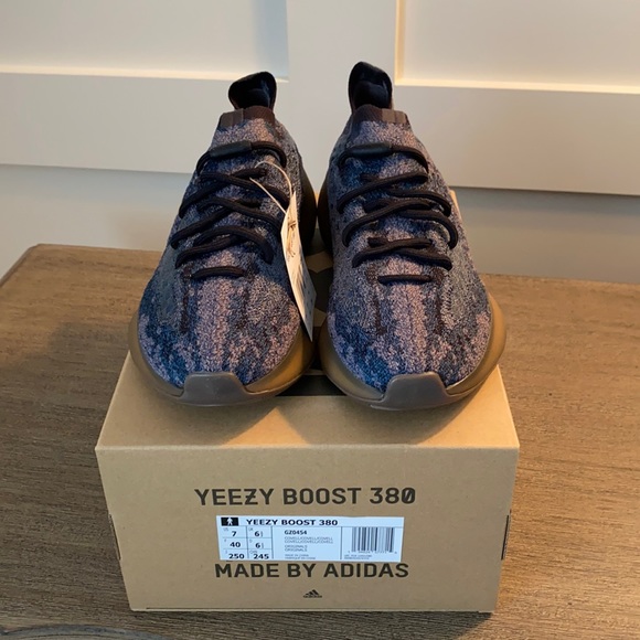 YEEZY BOOST 380 size US 7 Men’s - Picture 2 of 8